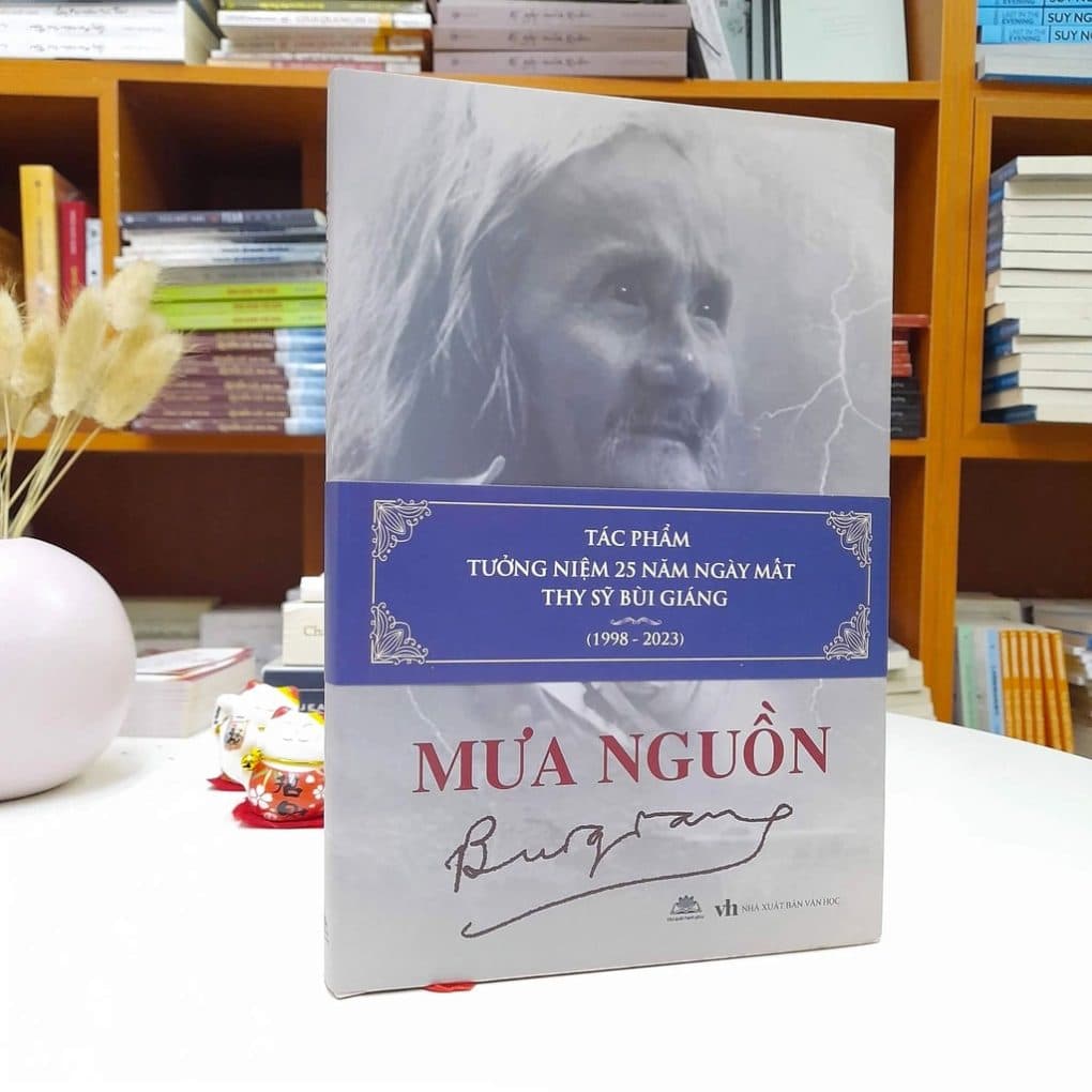 Ảnh bìa MƯA NGUỒN – Tập Thơ Thi Sĩ Bùi Giáng